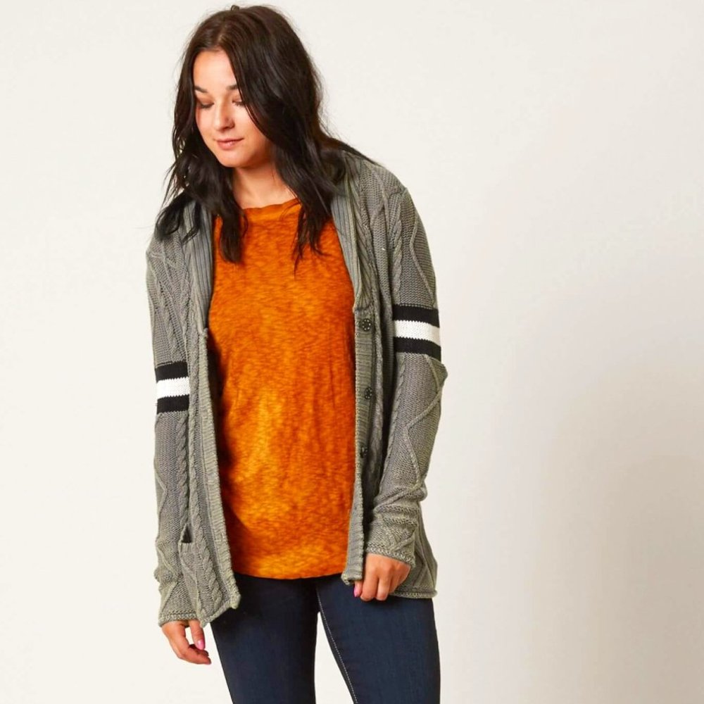 GILDED INTENT - Cable Knit Cardigan Sweater - M